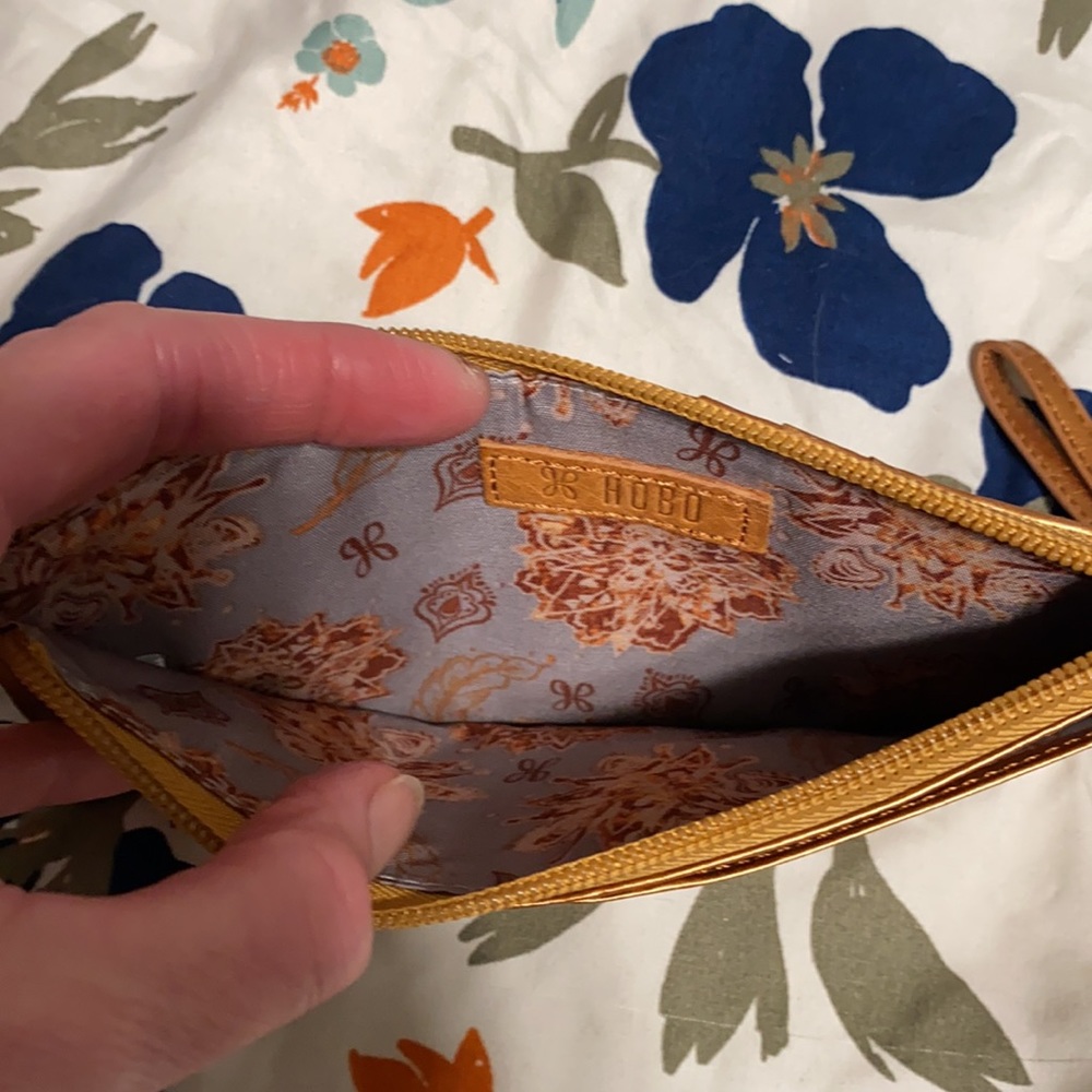Hobo International Metallic Gold Leather‎ Slim Wristlet Wallet Card Holder - Picture 4 of 4